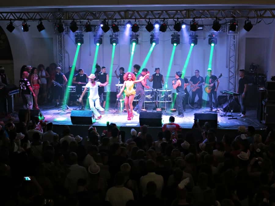 Rio de Janeiro: Salgueiro Samba School Rehearsal Tour - Hotel Pickup, Skip-the-Line, and the Seating Question