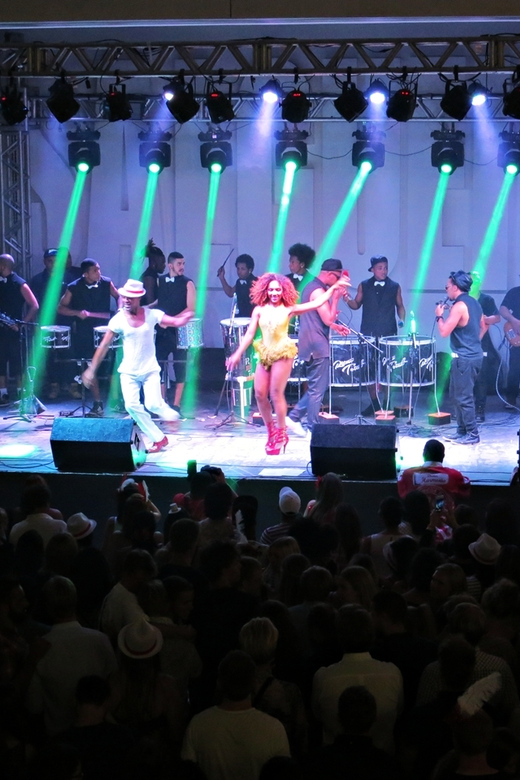 Rio de Janeiro: Salgueiro Samba School Rehearsal Tour - Bars, Souvenir Shops, and Turning It Into a Real Night Out
