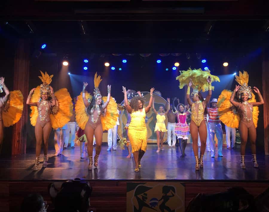 Rio de Janeiro: Samba Show Admission & Transfer - Entering the Samba Show Venue: A Small Theatre That Changes the Feel