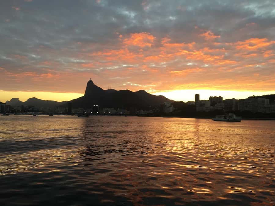 Rio de Janeiro: SpeedBoat Tour - Sunset with Beer - Praia stops and Adão Beach: when the cruise turns into a swim break