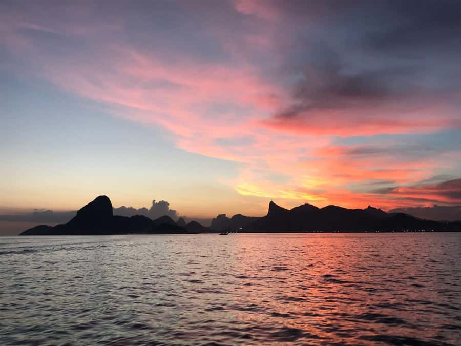 Rio de Janeiro: SpeedBoat Tour - Sunset with Beer - Heineken toast, soft music, and the sea breeze factor