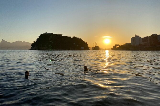 Rio de Janeiro: Speedboat Tour with Sunset and Beer! - Getting to Urca: the meeting point and the easy start