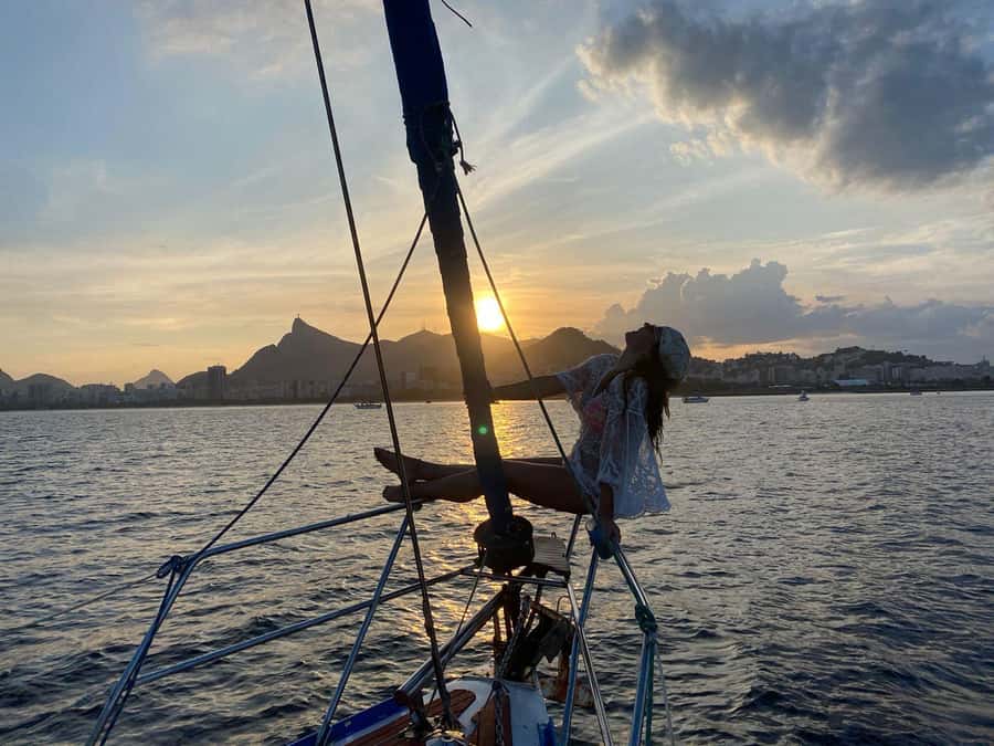 Rio de Janeiro: Sunset Sailboat Tour with Open Bar - Key highlights at a glance