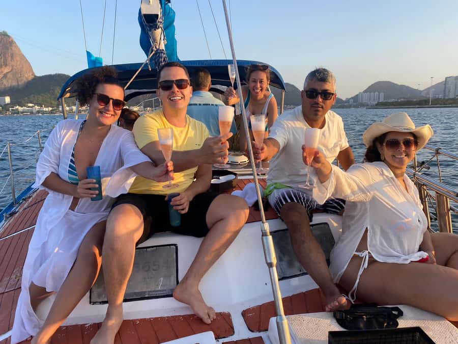 Rio de Janeiro: Sunset Sailboat Tour with Open Bar - Should You Book This Sunset Sailboat Tour on Baía de Guanabara?
