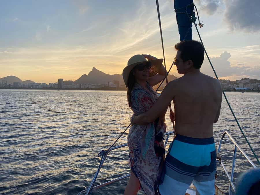 Rio de Janeiro: Sunset Sailboat Tour with Open Bar - Why Baía de Guanabara Sunset From Urca Feels Different