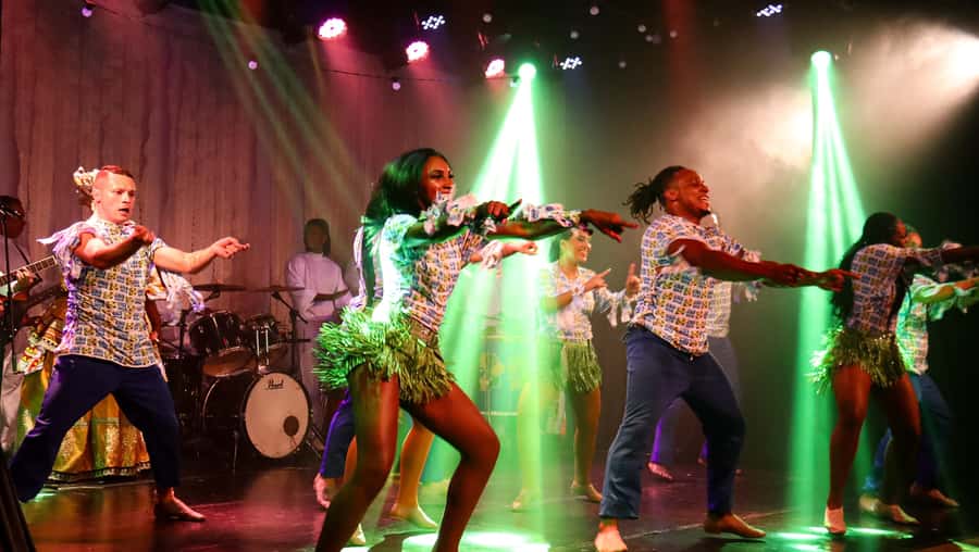 Rio: Ginga Tropical Samba and Folklore Show Ticket - Photo opportunity vs. camera rules: how to get pictures the right way