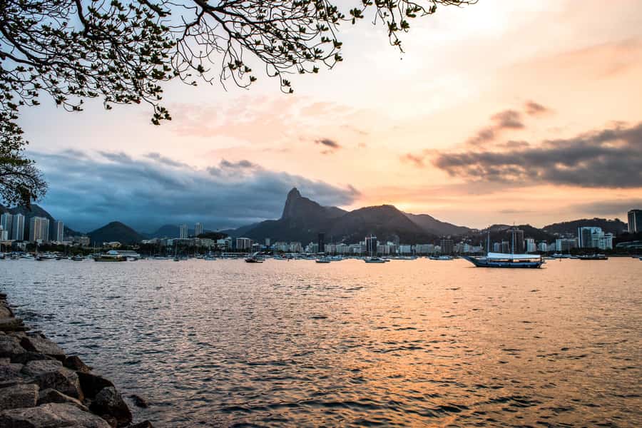 Rio: Guanabara Bay 2-Hour Boat Tour - Beaches, islands, and shoreline passes you won’t get to walk