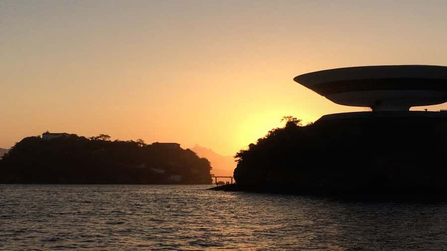Rio: Guanabara Bay Boat Tour - Sugarloaf Mountain at Photo Stop Distance, Plus Urca Casino and Flamengo Beach