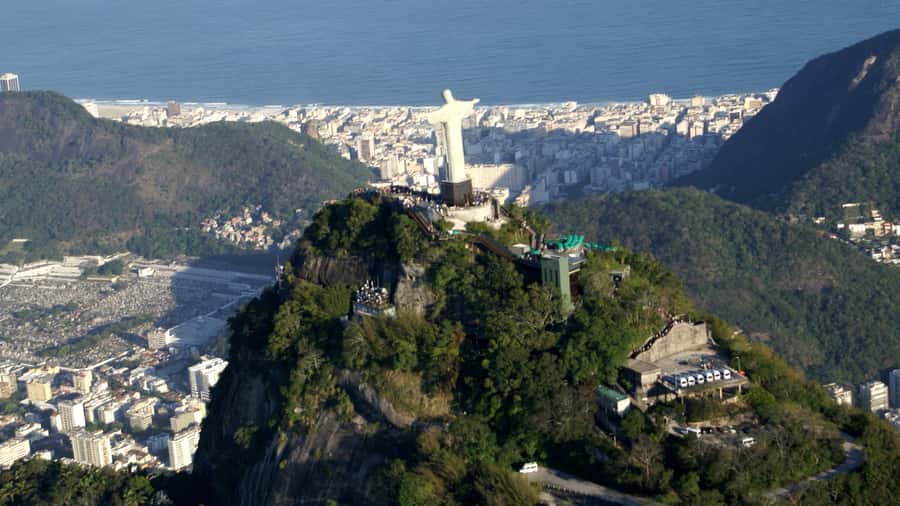 Rio: Maracanã Stadium & Christ the Redeemer by Rack Railway - Guide and audio tech: live languages plus GPS-triggered commentary