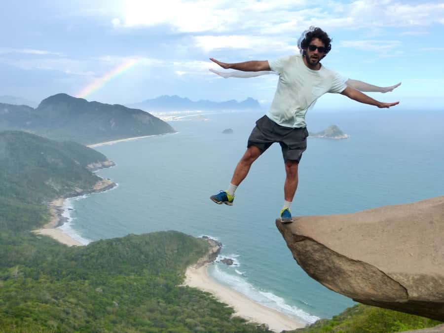 Rio: Pedra do Telégrafo Hiking & Relax in a Wild Beach - Pedra do Telégrafo: the cliff-edge illusion and the best photo strategy