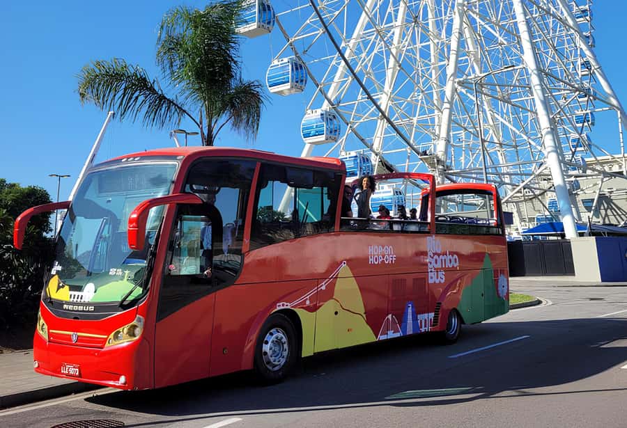 Rio Samba Bus: hop-on hop-off city tour in Rio de Janeiro - Outward route: from Copacabana to central landmarks