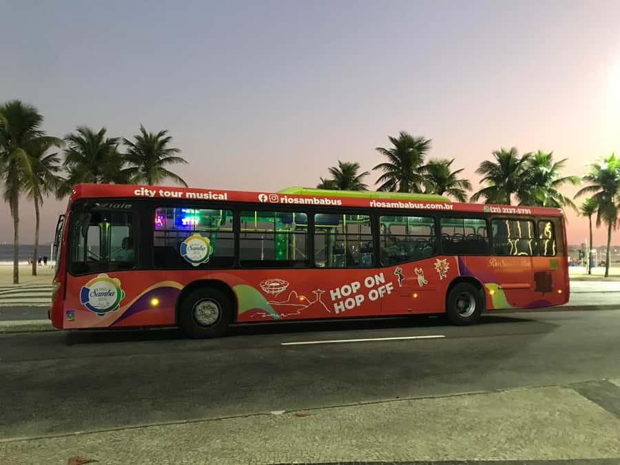 Rio Samba Bus: hop-on hop-off city tour in Rio de Janeiro - On-board culture and music: fun when it happens, plan if it does not