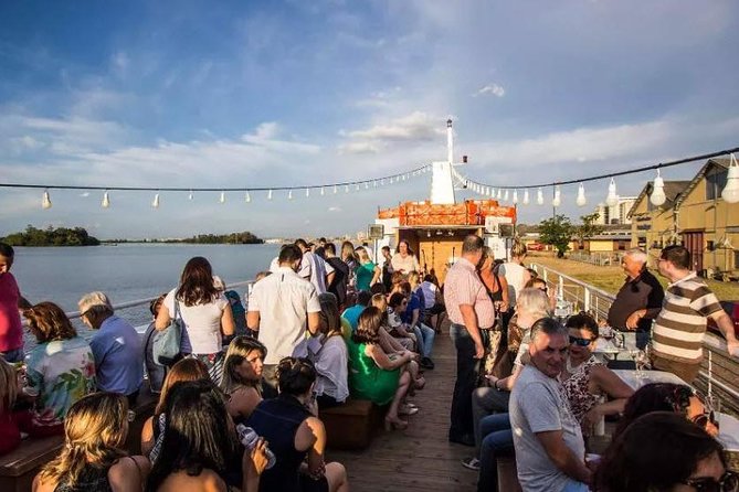 Sailing in Guaíba with White Swan Boat - Porto Alegre - Boarding near Mercado Público, finding Barco Cisne Branco without stress