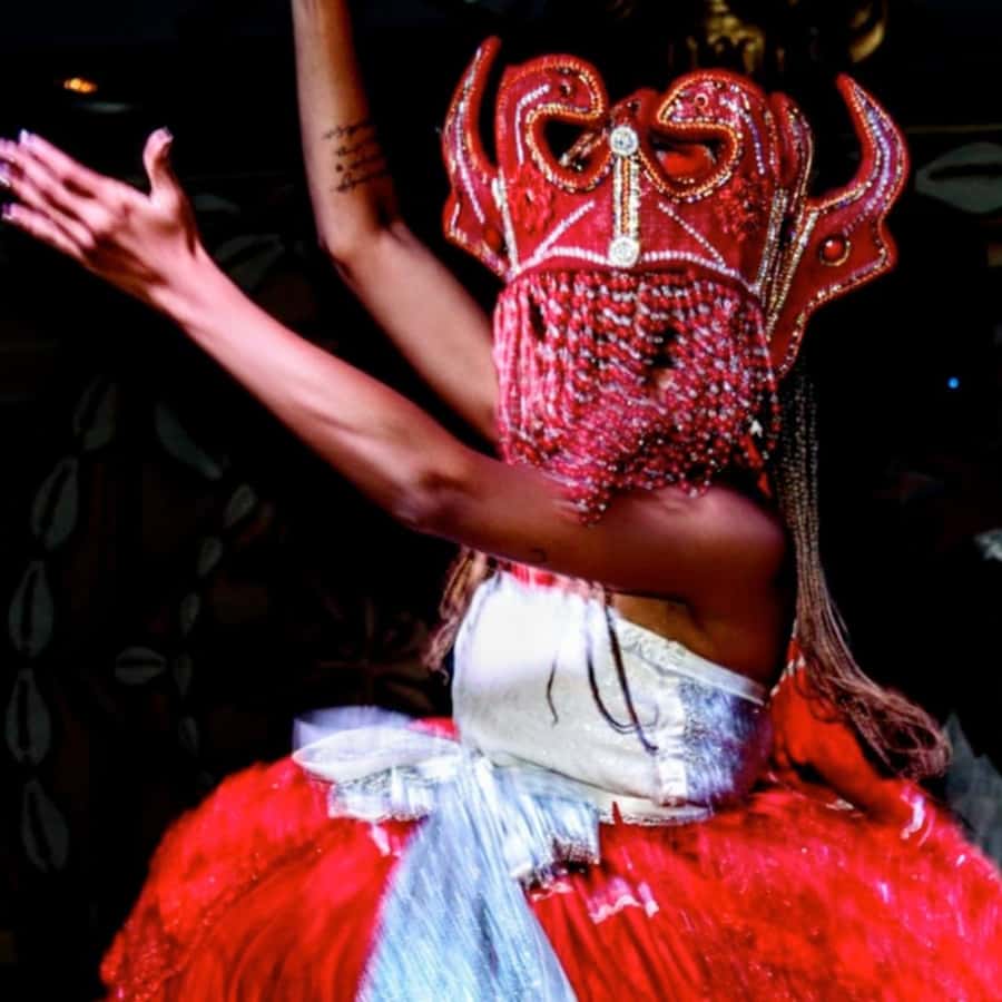 Salvador by Night: Cultural Show and Dinner. - A note on organization: guide as host, dinner as the wildcard