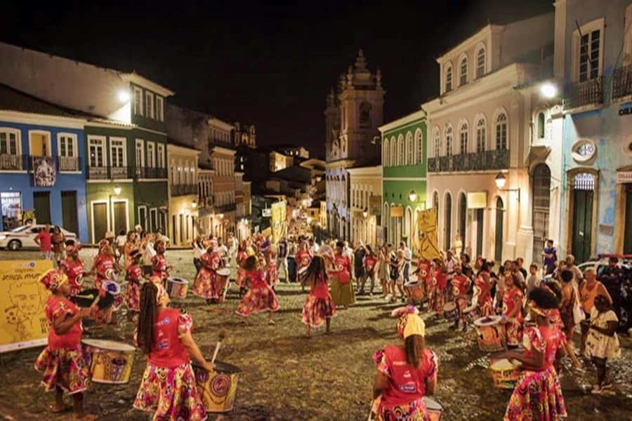 Salvador by Night: Pelourinho & Old Town Tour - Tips so you enjoy the night: what to wear and how to plan your energy