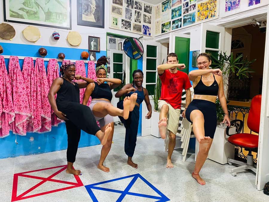 Salvador: Capoeira Class at Mestre Bimba's 1st Ever School. - The moves, the flow, and how the class teaches safety for total newbies