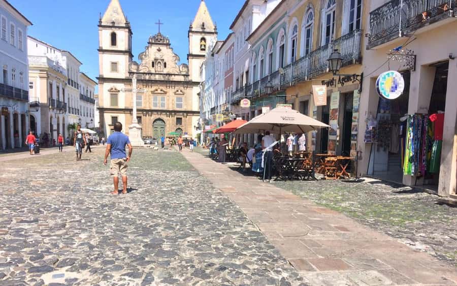 Salvador Historic Walking Tour - Pelourinho - Entering Pelourinho, 17th and 18th-century streets with a reason