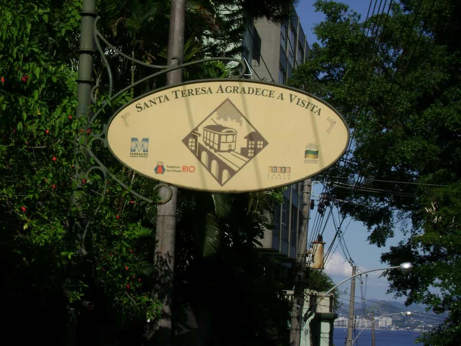 Santa Teresa - Bohemia and Art - Architecture and Street Art: How the Guide Helps You See Santa Teresa’s Two Worlds