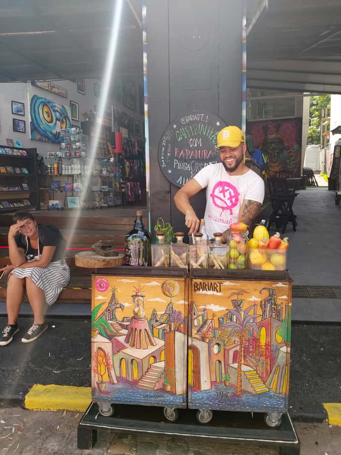 São Paulo: Bar and Street Art Crawl with Local Guide - Getting started in Pinheiros, and why the gas-station meeting point makes sense