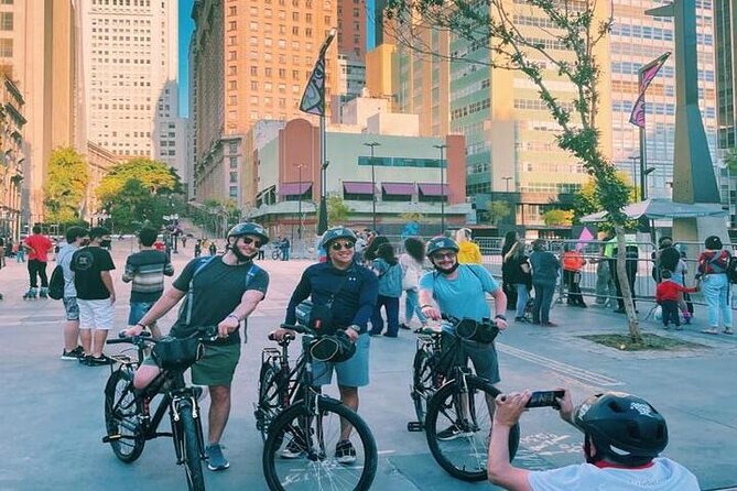 São Paulo Bike Tour: Avenida Paulista and Historic Downtown - Getting your bearings: the França Pinto bike lane start in Vila Mariana