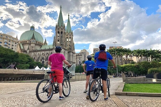 São Paulo Bike Tour: Avenida Paulista and Historic Downtown - Downtown São Paulo by bike: Praça Roosevelt, Parque Augusta, Republic Square, and Theatro Municipal