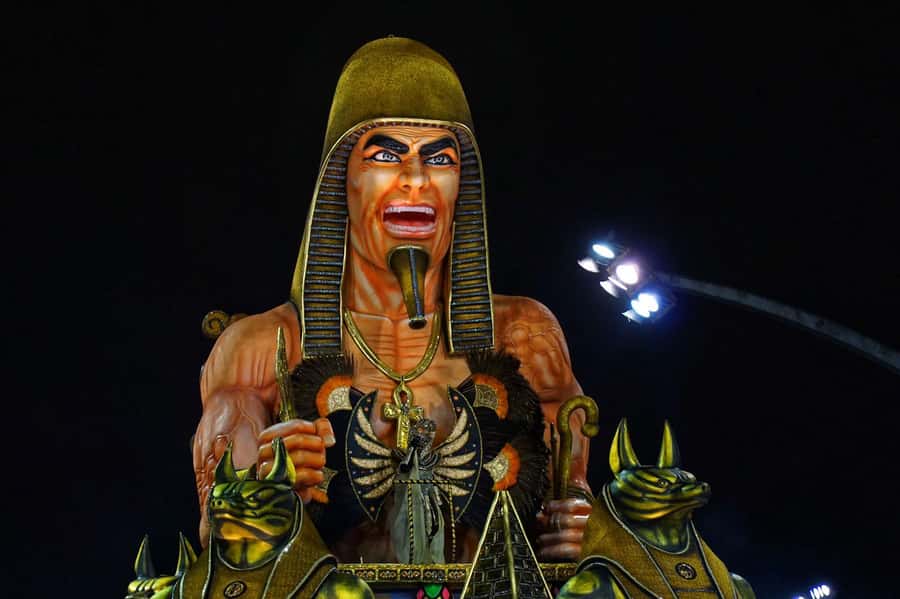 São Paulo Carnival Seating with Food, Drinks, & Transfer - When leaving early makes sense, and when staying until 07:00 does