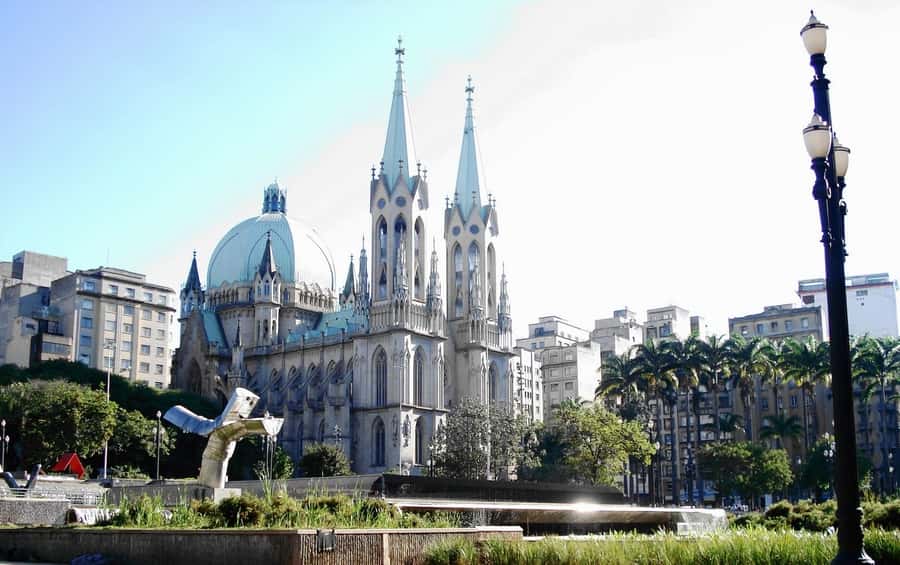 São Paulo: City Highlights Guided Tour - República Square, Anhangabaú Valley, and the theater and monument area