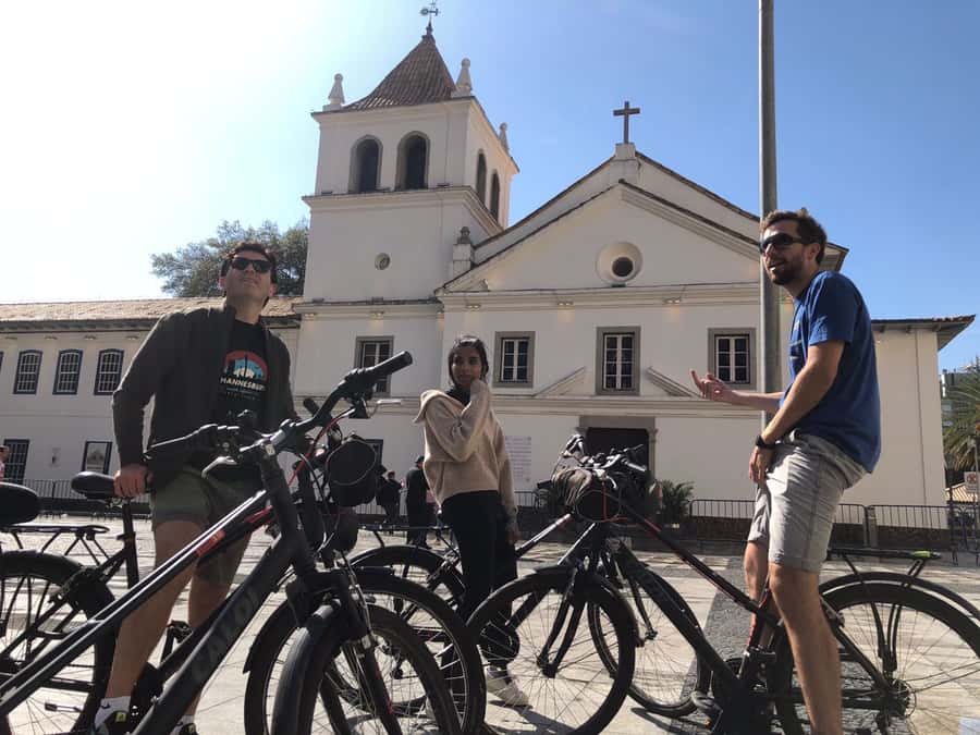 São Paulo: Downtown Historical Bike Tour - Vale do Anhangabaú: A Historic Square With Ongoing Importance
