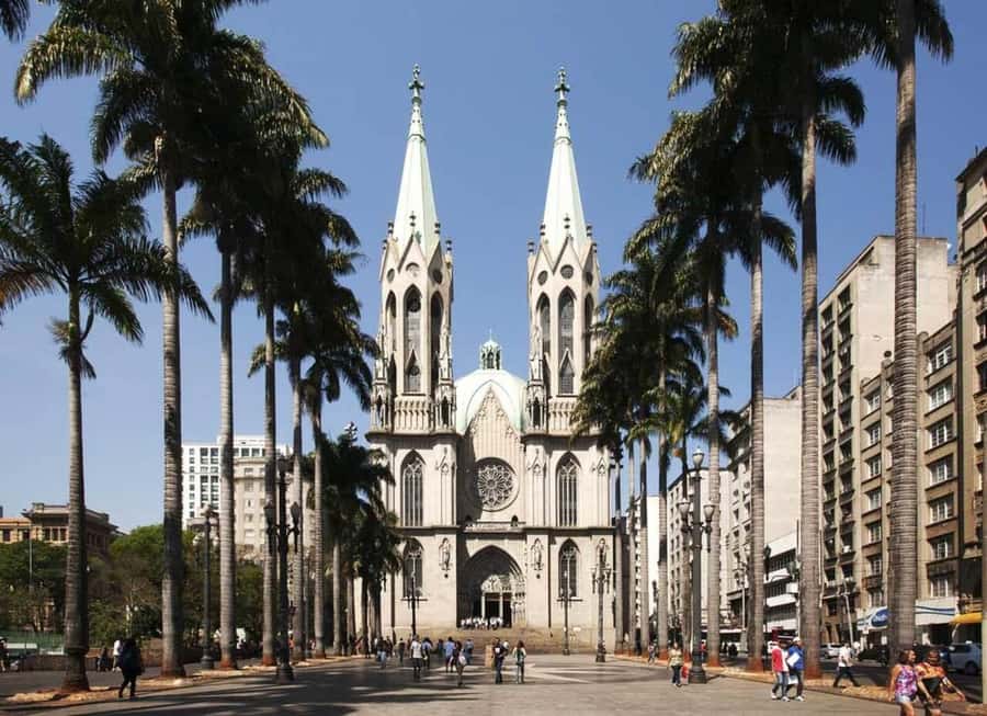 São Paulo: Downtown Walking Tour with Farol Santander Entry - Sé Cathedral and Sé Square, where São Paulo’s historic center has gravity
