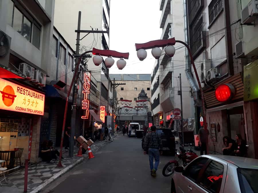 São Paulo: Liberdade Street Food Tour - After the snacks: architecture and neighborhood life on foot