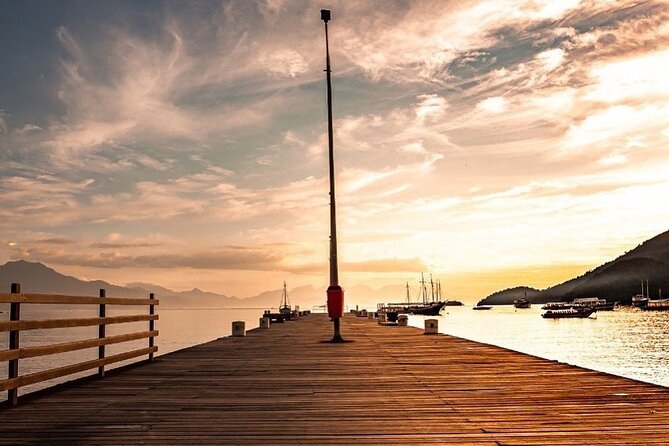 Shared transport Rio de Janeiro → Ilha Grande - Timing math: 3 hours by road, 25 minutes by boat, plus delay wiggle room