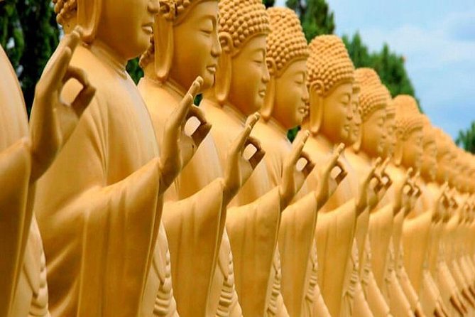 Sightseeing Bus Tour of Foz do Iguaçu - Stop 3: Buddhist Temple with 120+ statues and border views