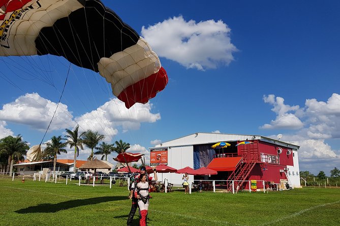 Skydive Tandem - São Paulo - Brazil - From Meeting Point to Gear Up: Your First 30 Minutes
