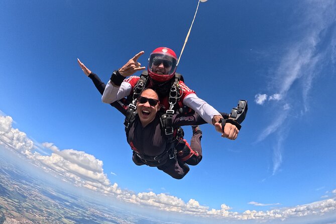 Skydive Tandem - São Paulo - Brazil - Safety and Coaching: What Certified Tandem Really Means