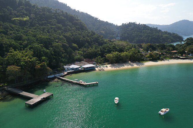 Speedboat ride - Paradise Islands - Angra dos Reis - Pitangueira on Ilha da Gipóia: A Calmer Ending Where You Bring What You Need