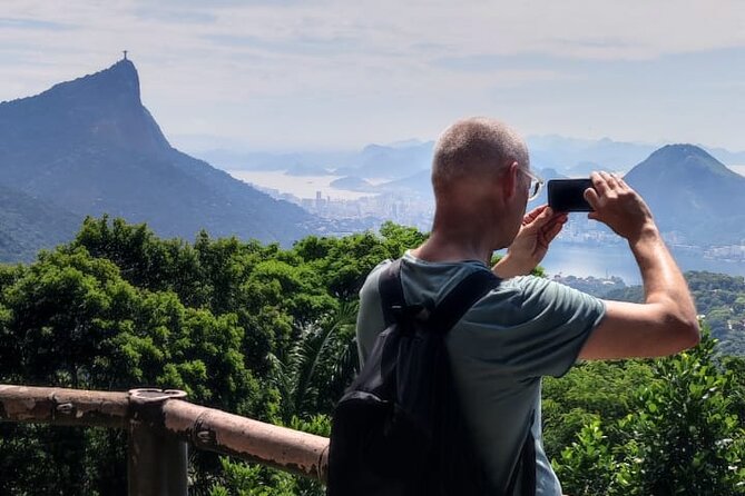 Sugarloaf - Hike and Easy Climb Sugarloaf's Coast - Pista Cláudio Coutinho to the rocky cliff: the views arrive fast
