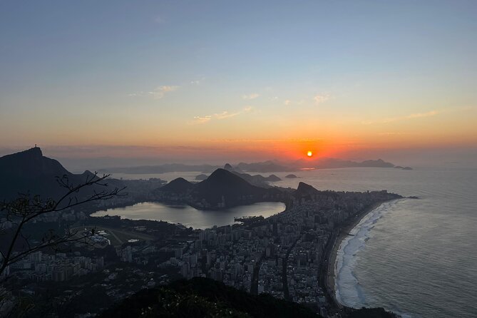 Sunrise at Morro 2 Irmãos - Vidigal - Rio de Janeiro - Key highlights at a glance