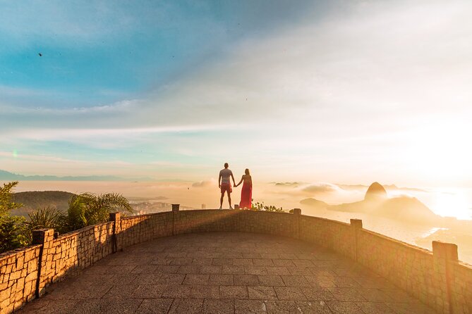 Sunrise Mirante dona Marta Specialized Guide and Photos - What you’ll see: Sugarloaf, the city waking up, and Christ the Redeemer