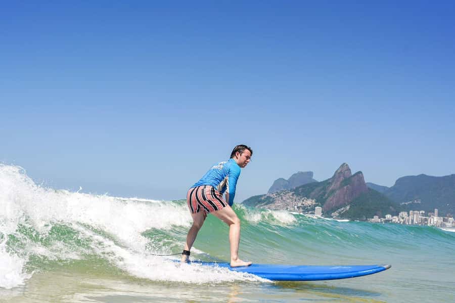Surf lessons with local instructors in Copacabana/ipanema! - Group vs private lessons: choose your learning style