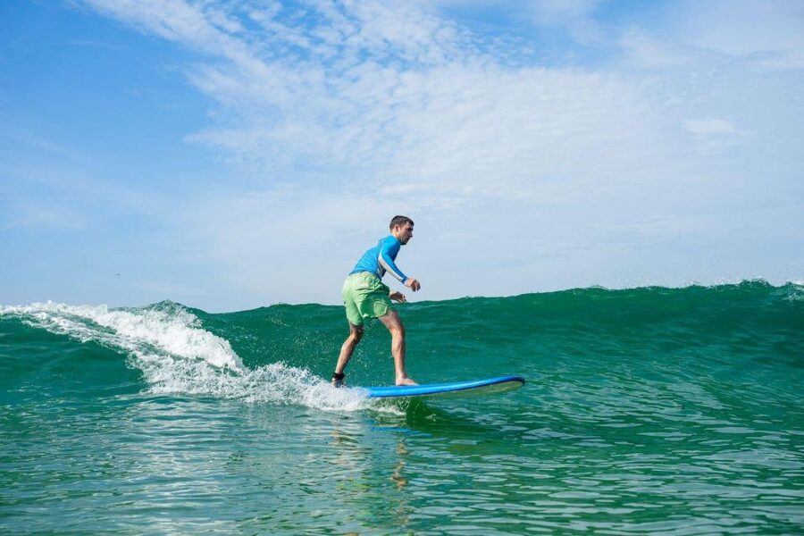 Surf lessons with local instructors in Copacabana/ipanema! - What’s included, and what you still need to bring
