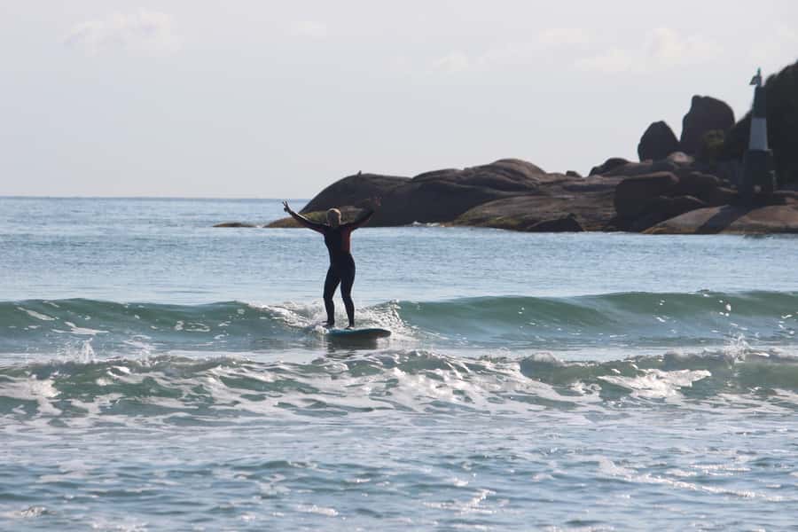 Surfing Lesson with Sea Wolf - Coaching that actually corrects things, not just hype