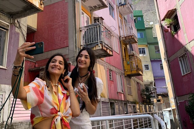 The real life behind the word favela - Meeting at Metrô São Conrado, then getting oriented fast