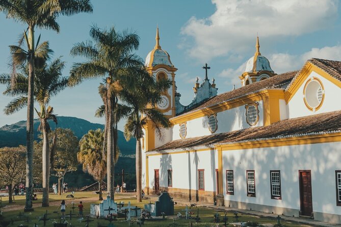 Walking Tour Alleys of Tiradentes - Rosary Alley, the Santana Jail, and the 4 corners effect