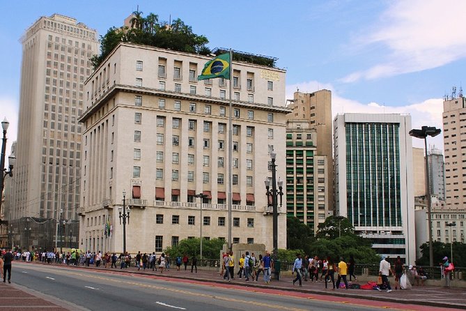 Walking Tour São Paulo Center: Historical Process Of The Largest City in Brazil - Stop 5: Largo São Francisco Law School, where movements learned strategy